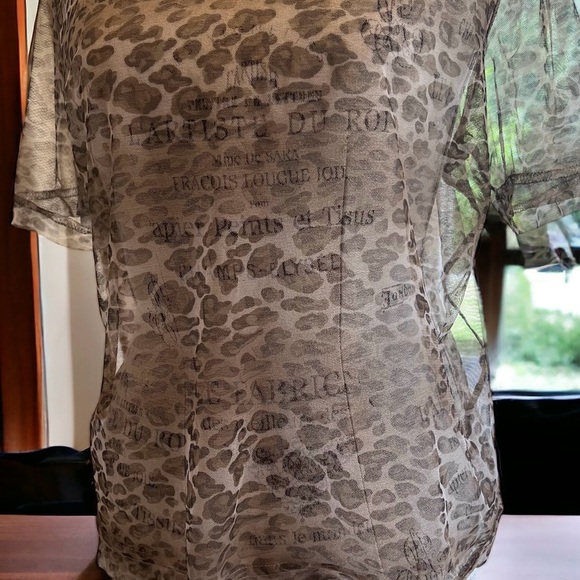 🐆Sheer leopard print shirt. TRENDING leopard print and SHEER 🐆 Great condition - Picture 8 of 14